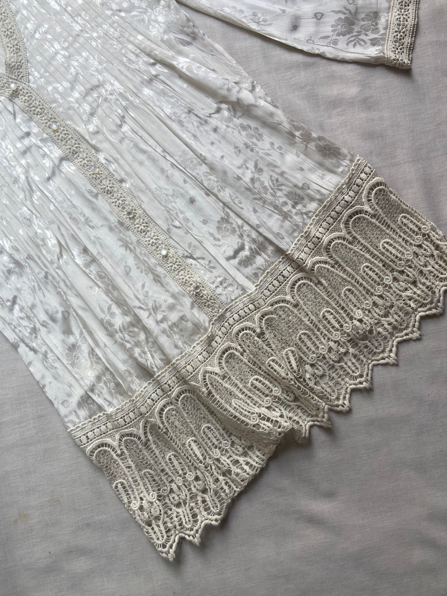 White Floral Embroidered Long Tunic Top