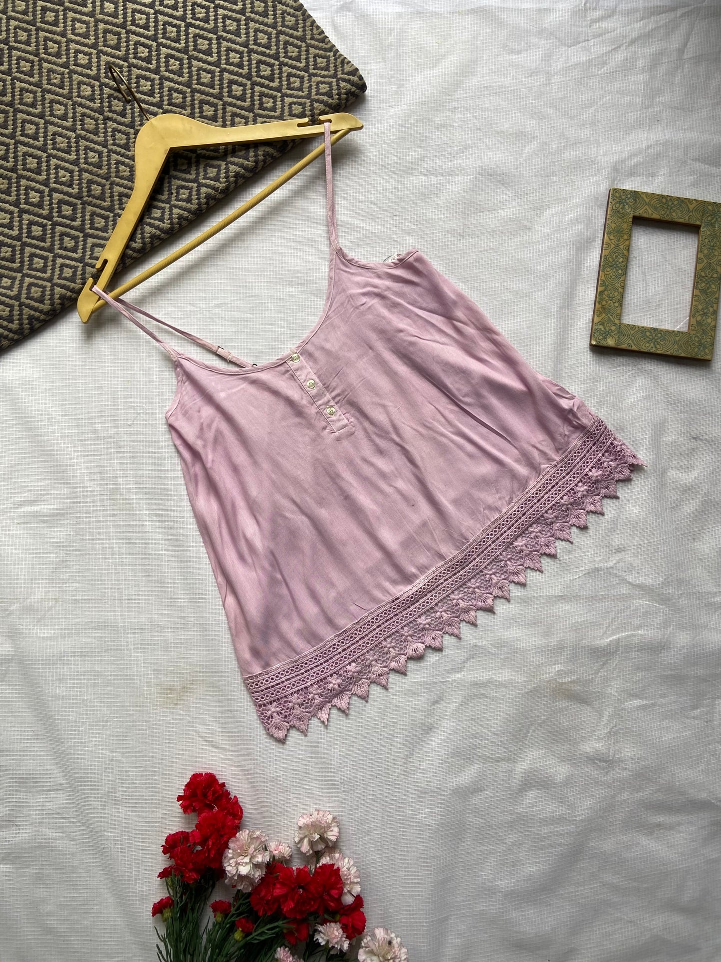 Elegant Lavender Lace Trim Sleeveless Camisole Top
