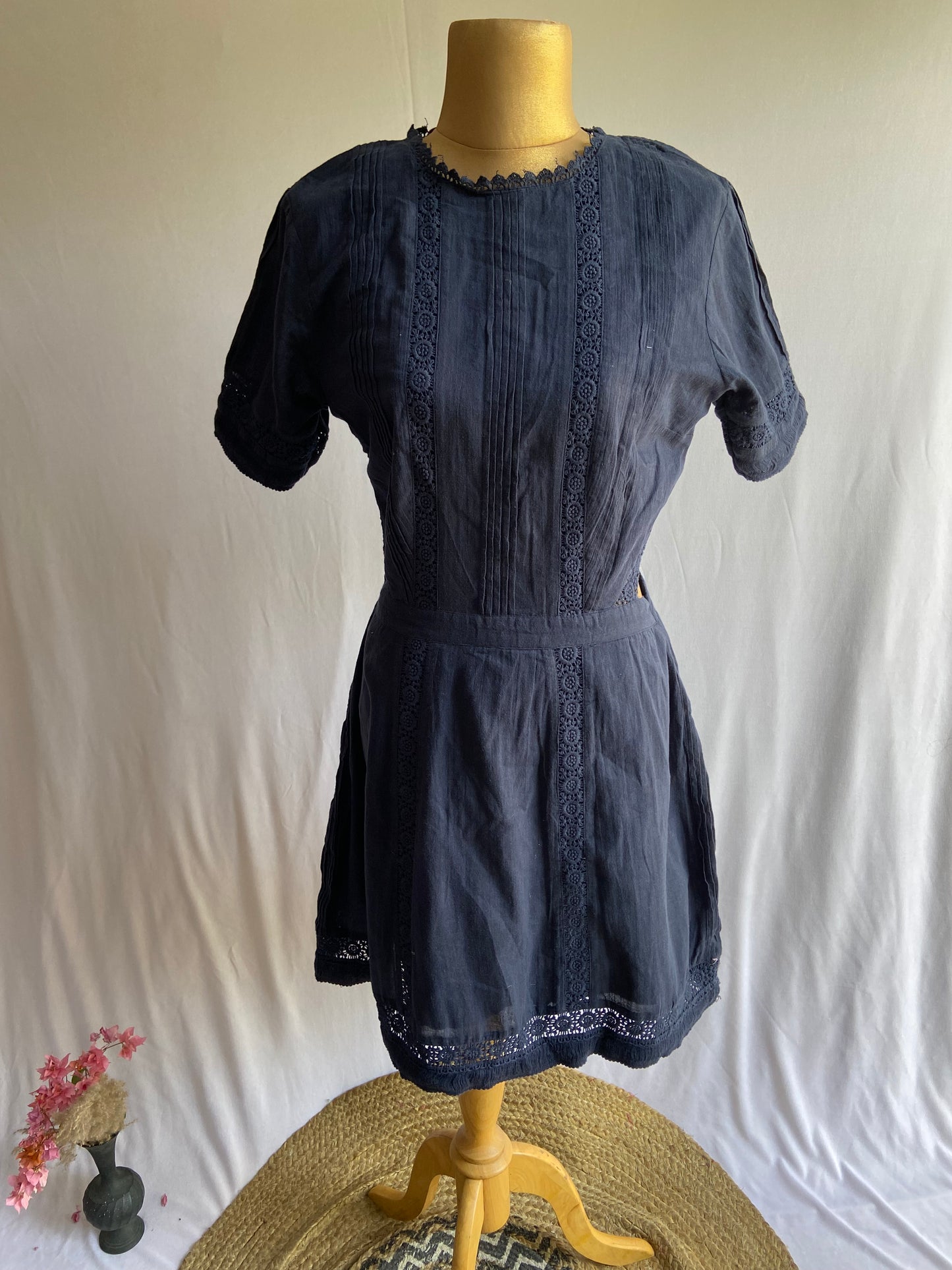 Elegant Navy Blue Lace-Trimmed Short Dress