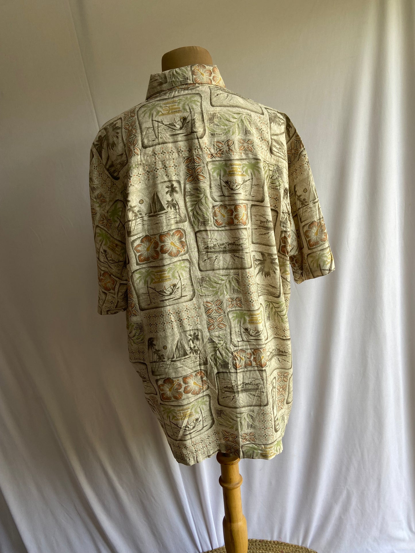 Women's Vintage Hawaiian Print Shirt