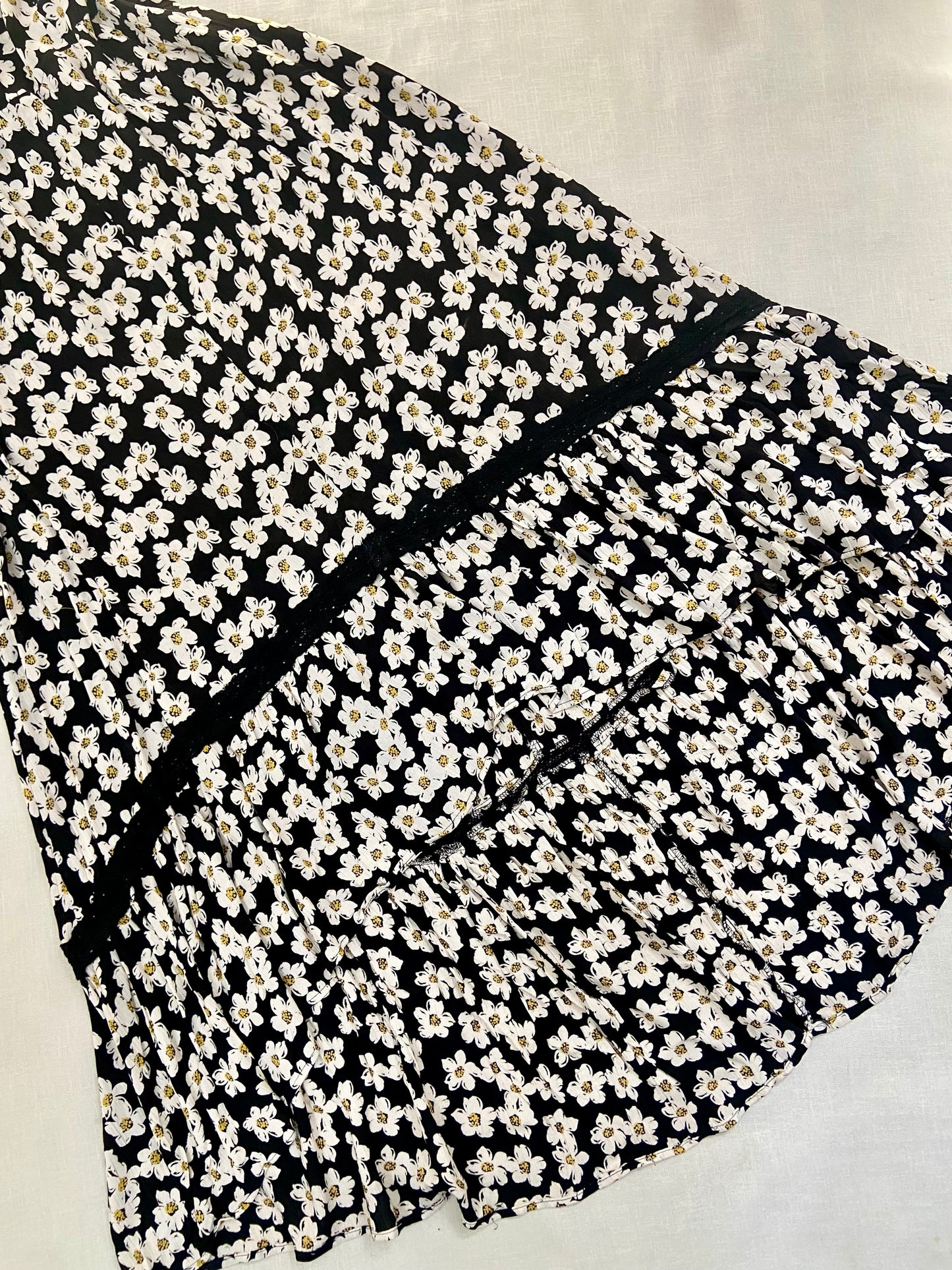 Floral Print Sleeveless Midi Dress with Lace Detail