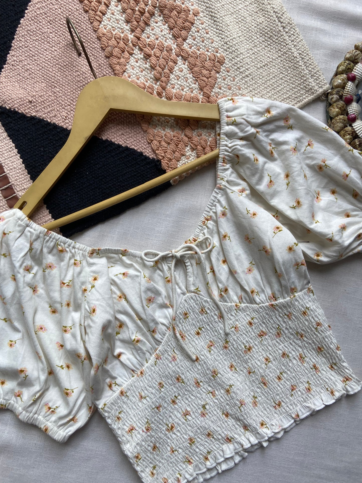 Women's Floral Smocked Crop Top with Puff Sleeves – Summer Casual Chic