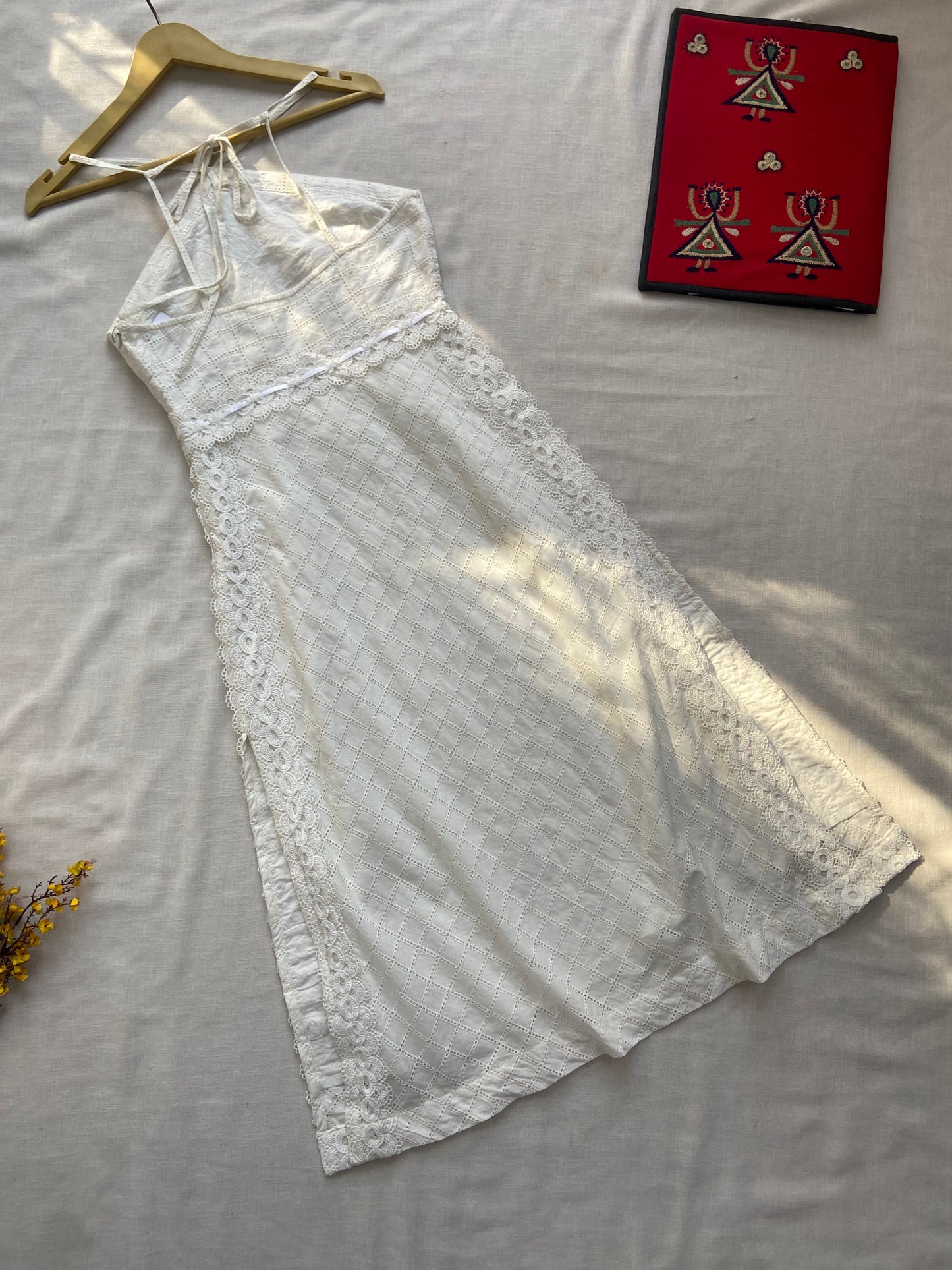 Elegant White Lace Midi Dress with Floral Detailing