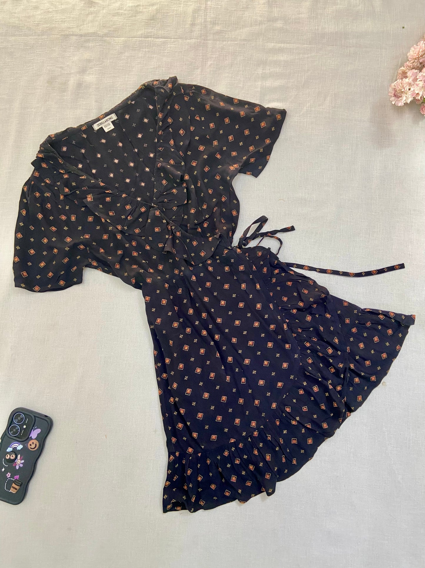 Vintage-Inspired Wrap Mini Dress with Geometric Print