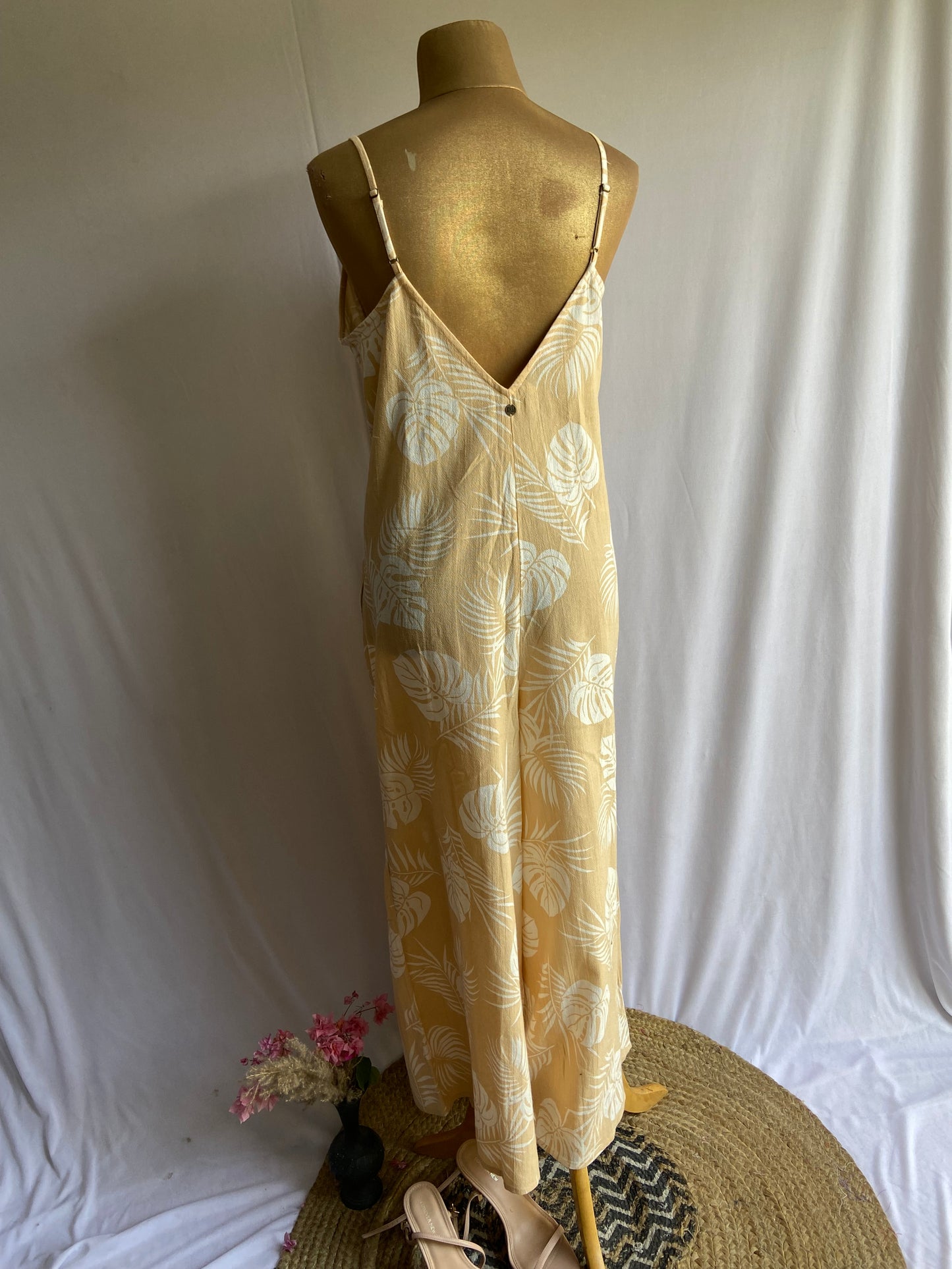 Elegant Yellow Leaf-Print Sleeveless Jumpsuit