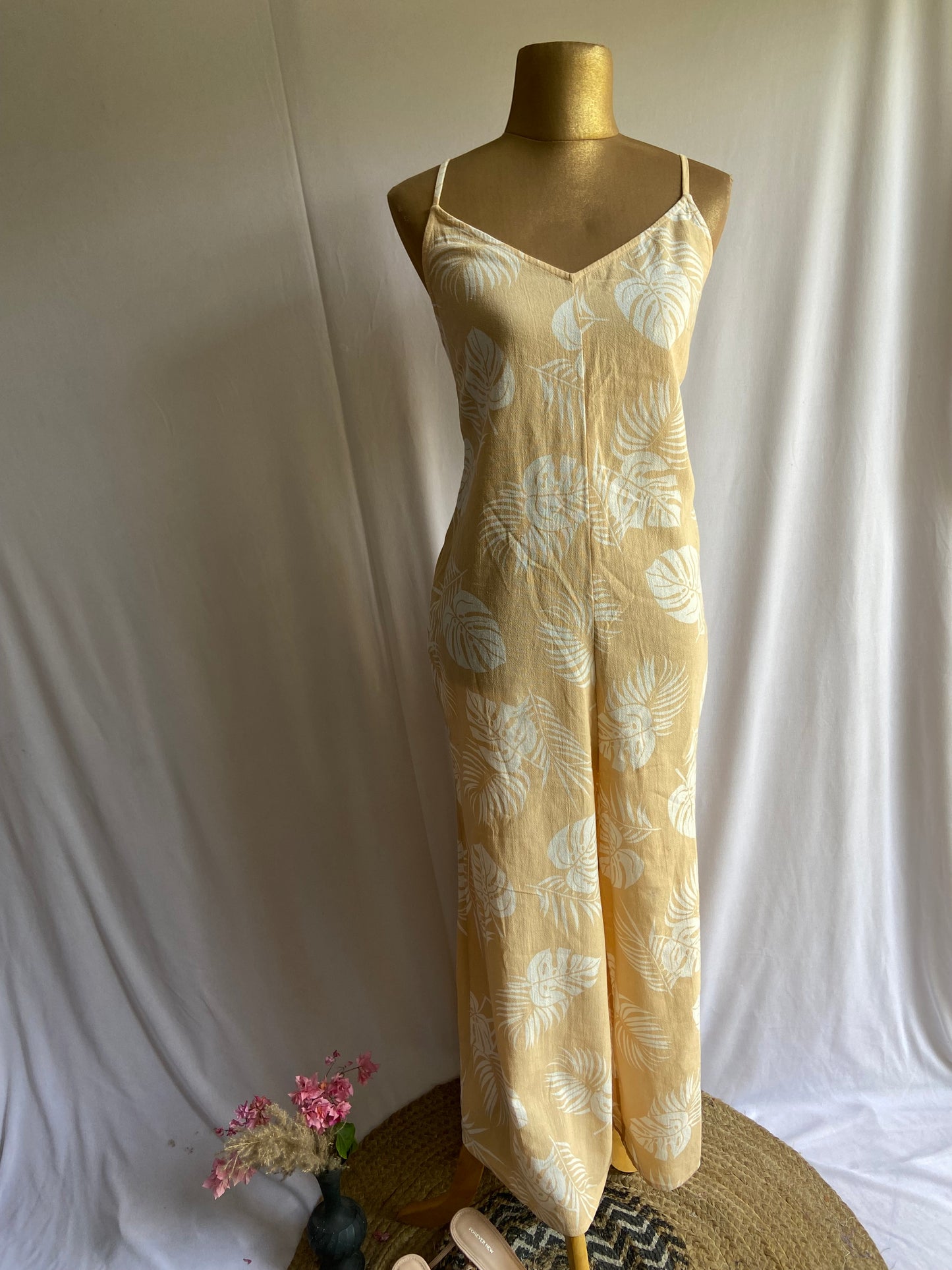 Elegant Yellow Leaf-Print Sleeveless Jumpsuit