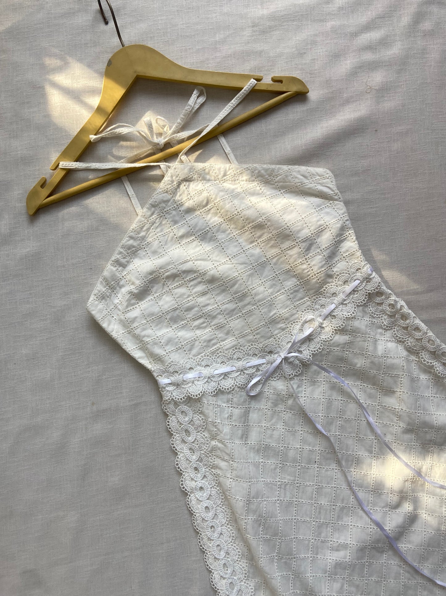 Elegant White Lace Midi Dress with Floral Detailing