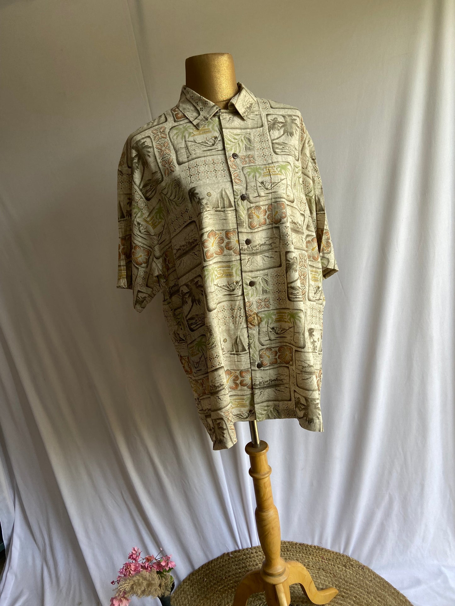 Women's Vintage Hawaiian Print Shirt
