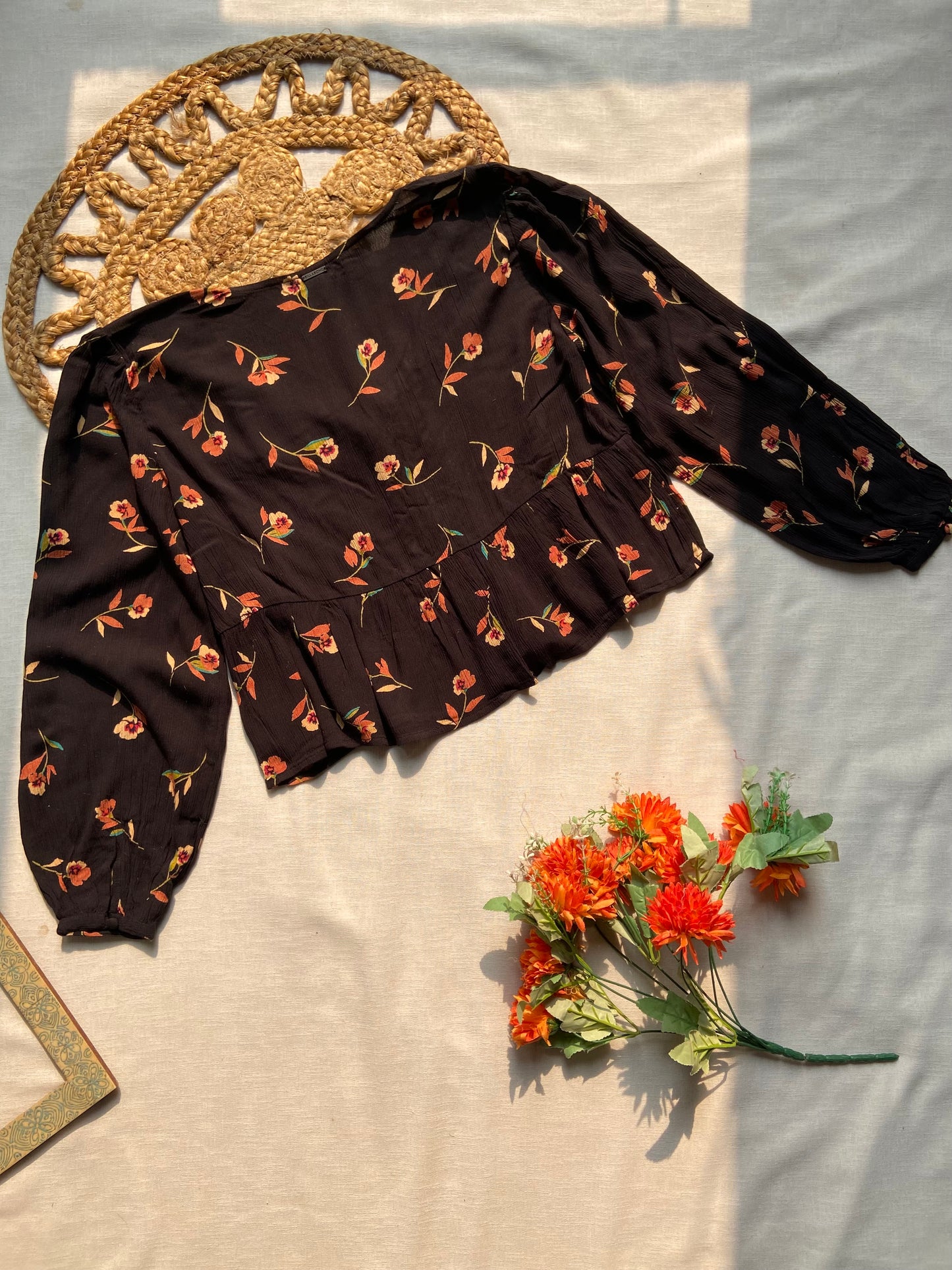 Women’s Black Floral Tie Front Long Sleeve Top