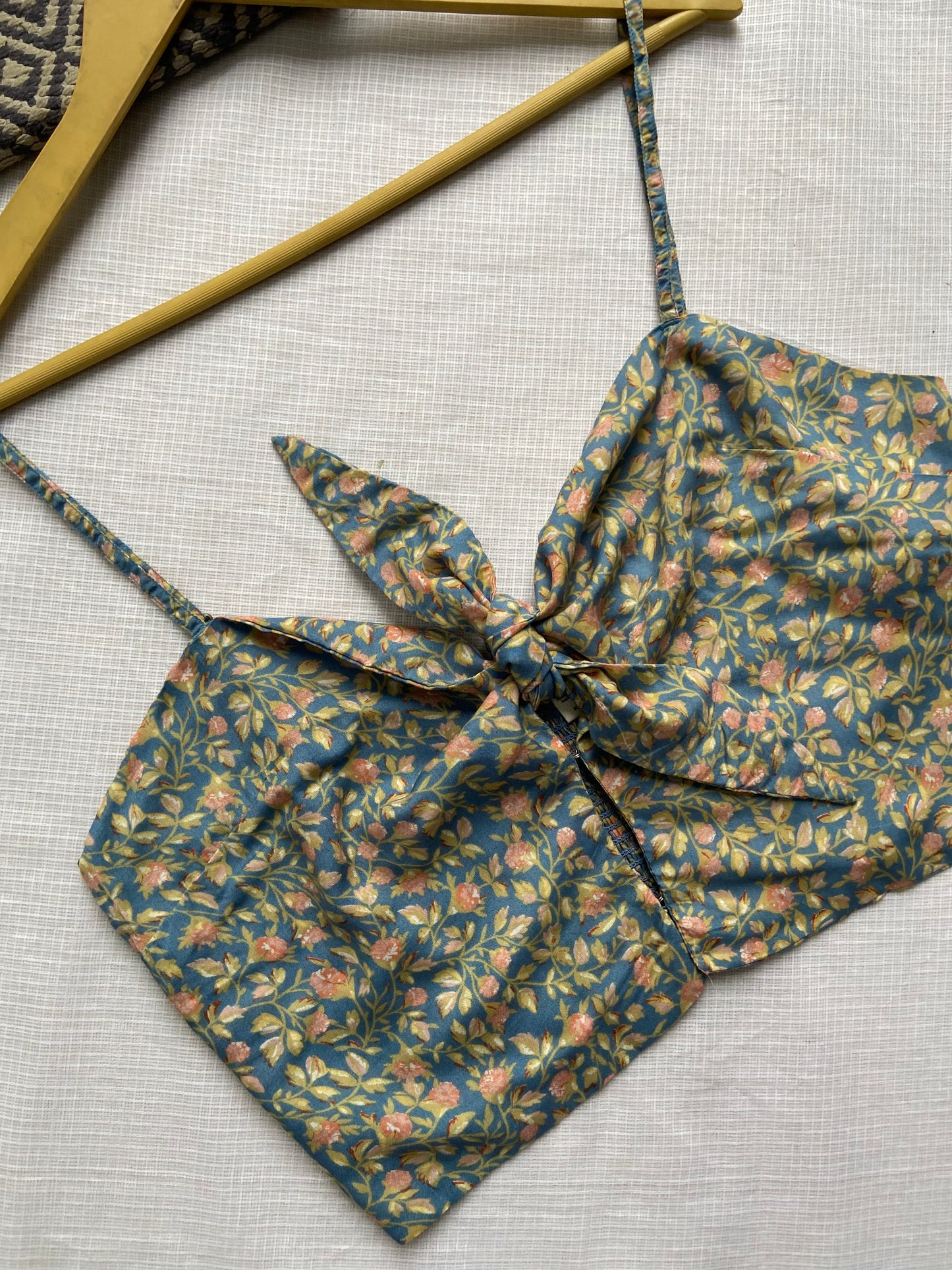 Women's Floral Tie-Front Spaghetti Strap Crop Top – Boho Summer Cami