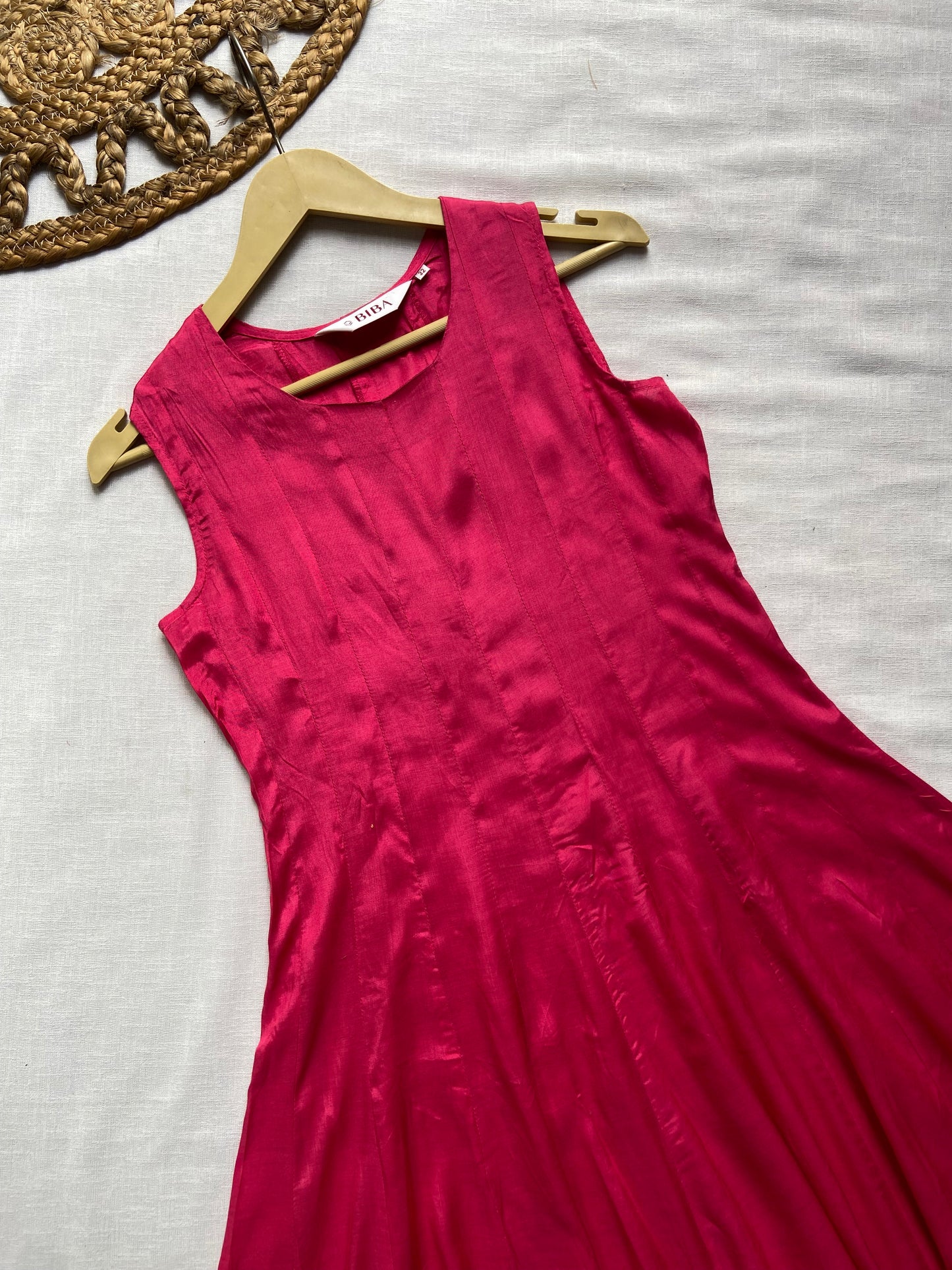 Elegant Fuchsia Sleeveless Flared Dress – Satin Finish