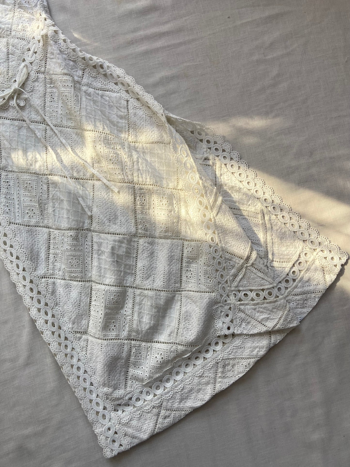 Elegant White Lace Midi Dress with Floral Detailing