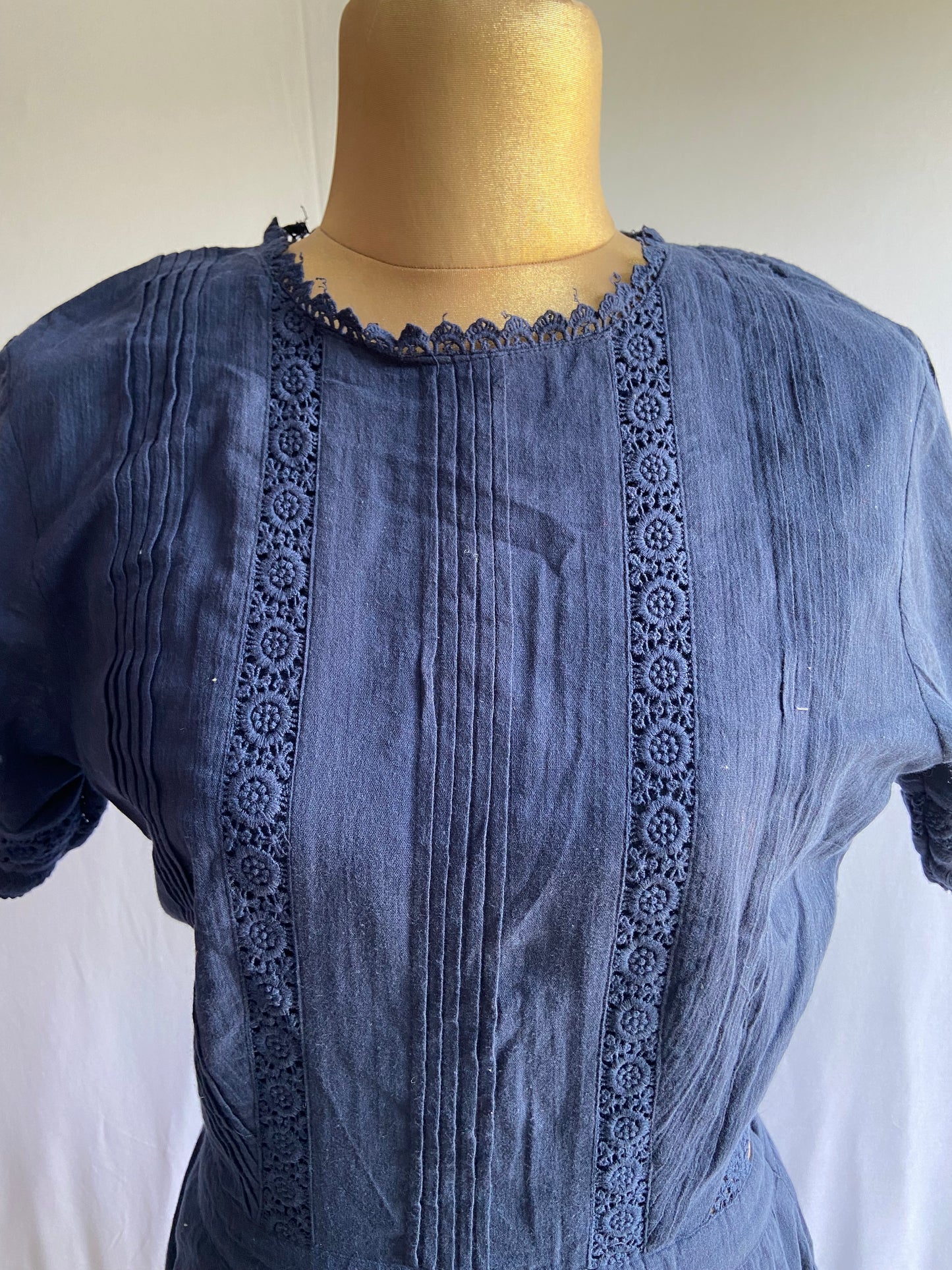 Elegant Navy Blue Lace-Trimmed Short Dress