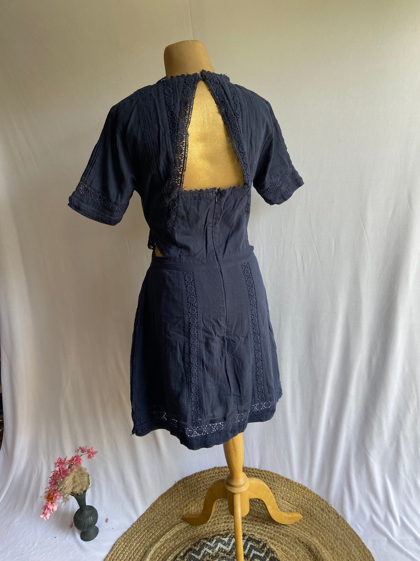 Elegant Navy Blue Lace-Trimmed Short Dress