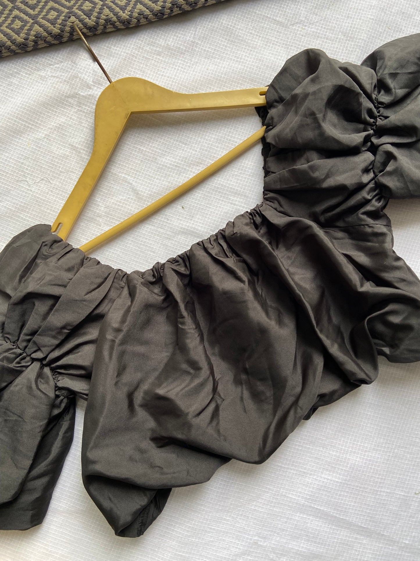 Black Off-Shoulder Puff Sleeve Crop Top