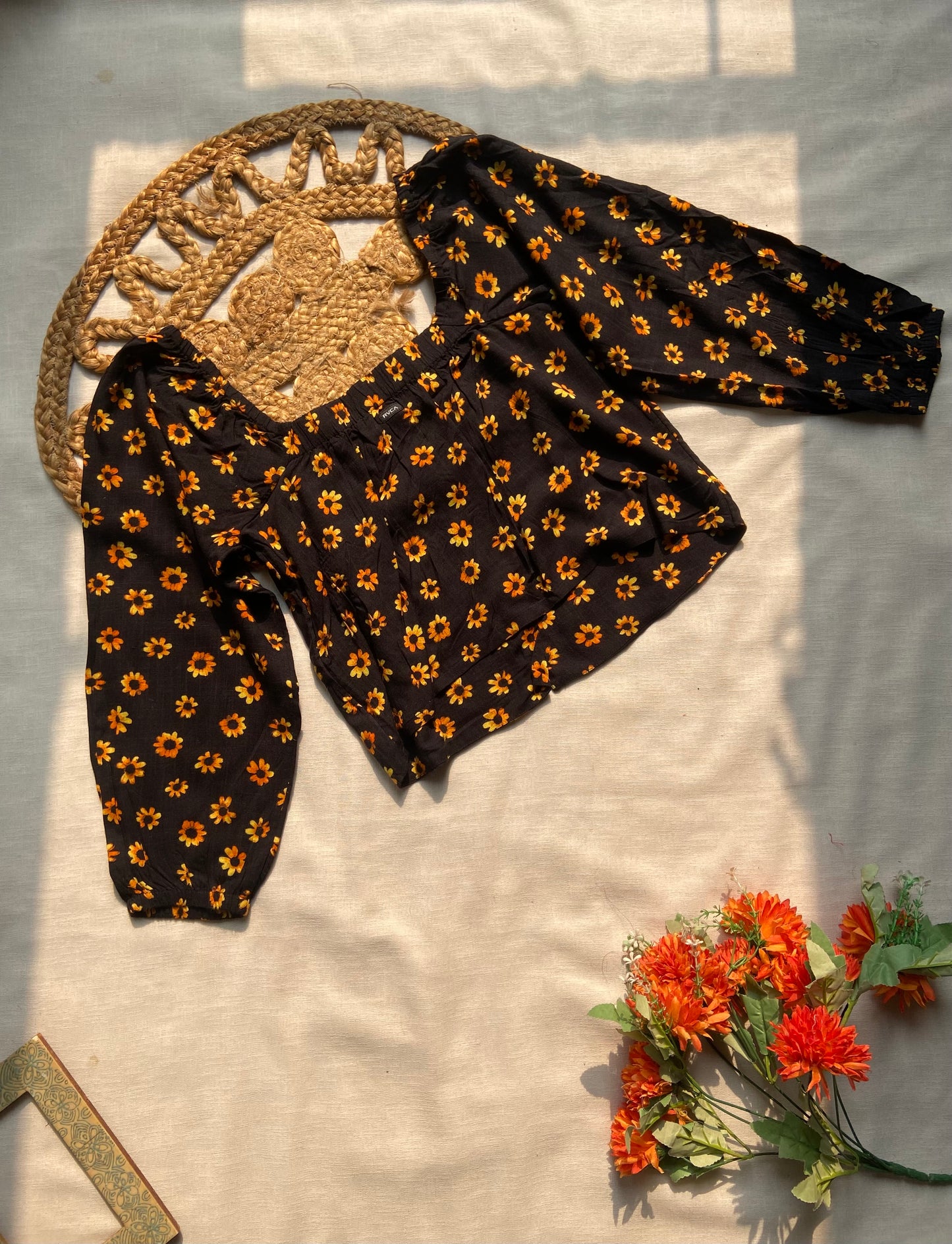 Women’s Black Floral Puff Sleeve Crop Top