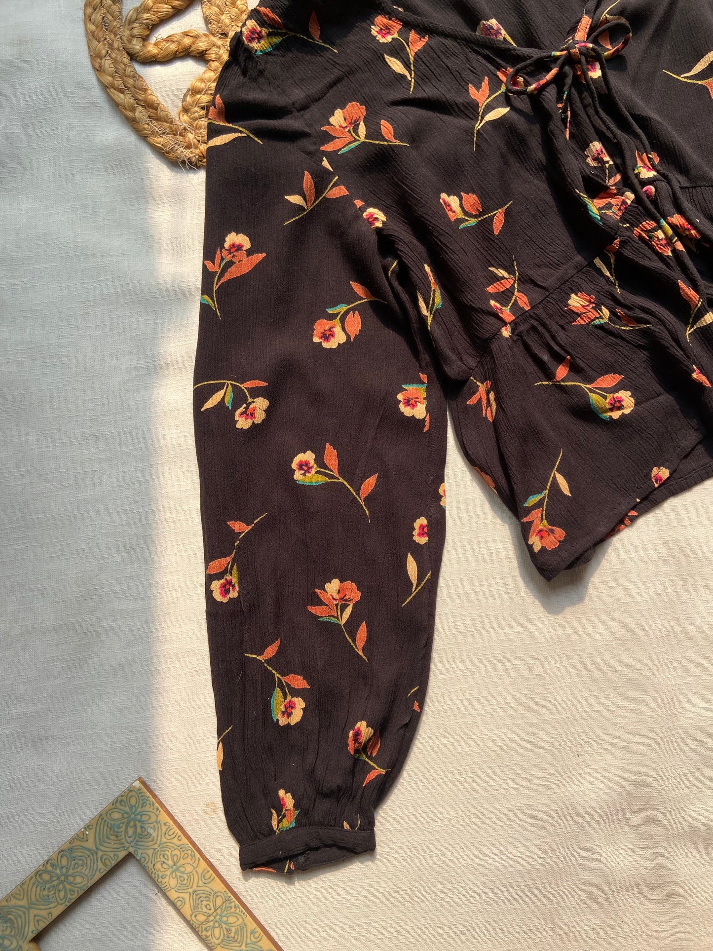 Women’s Black Floral Tie Front Long Sleeve Top