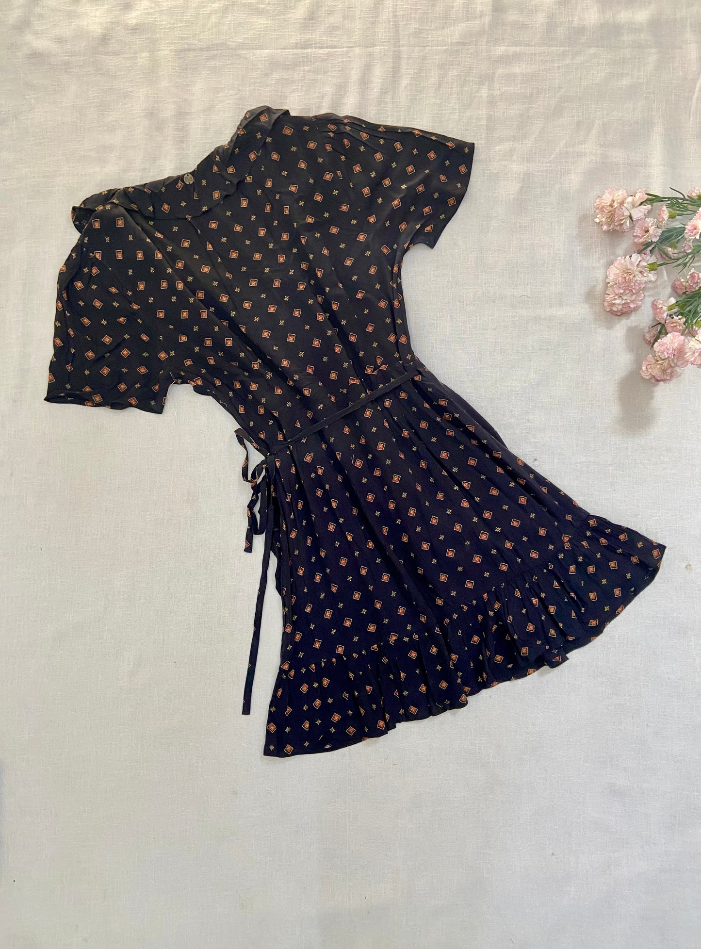 Vintage-Inspired Wrap Mini Dress with Geometric Print