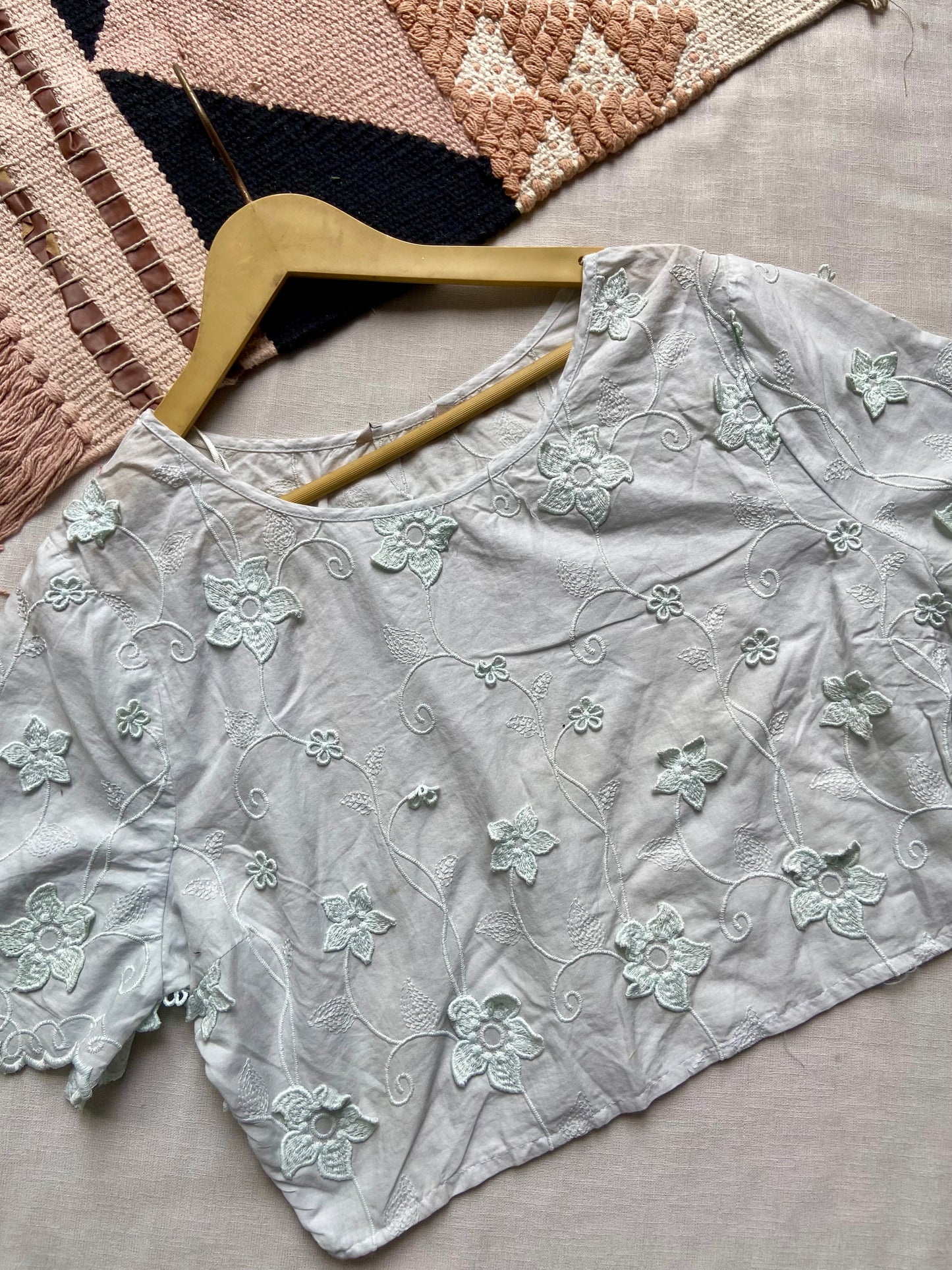 Embroidered White Floral Crop Top – Short Sleeve