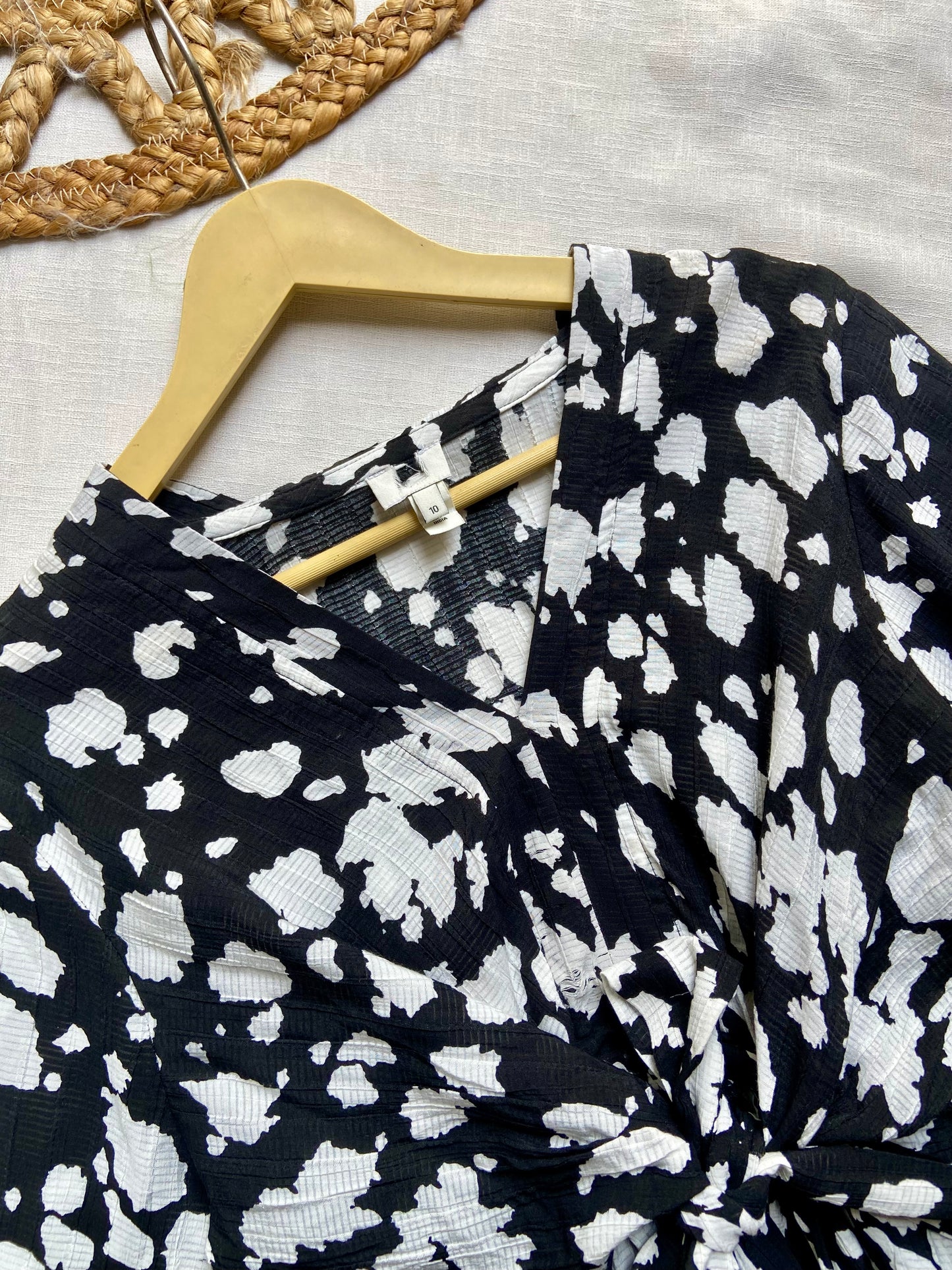 The Black And White Top