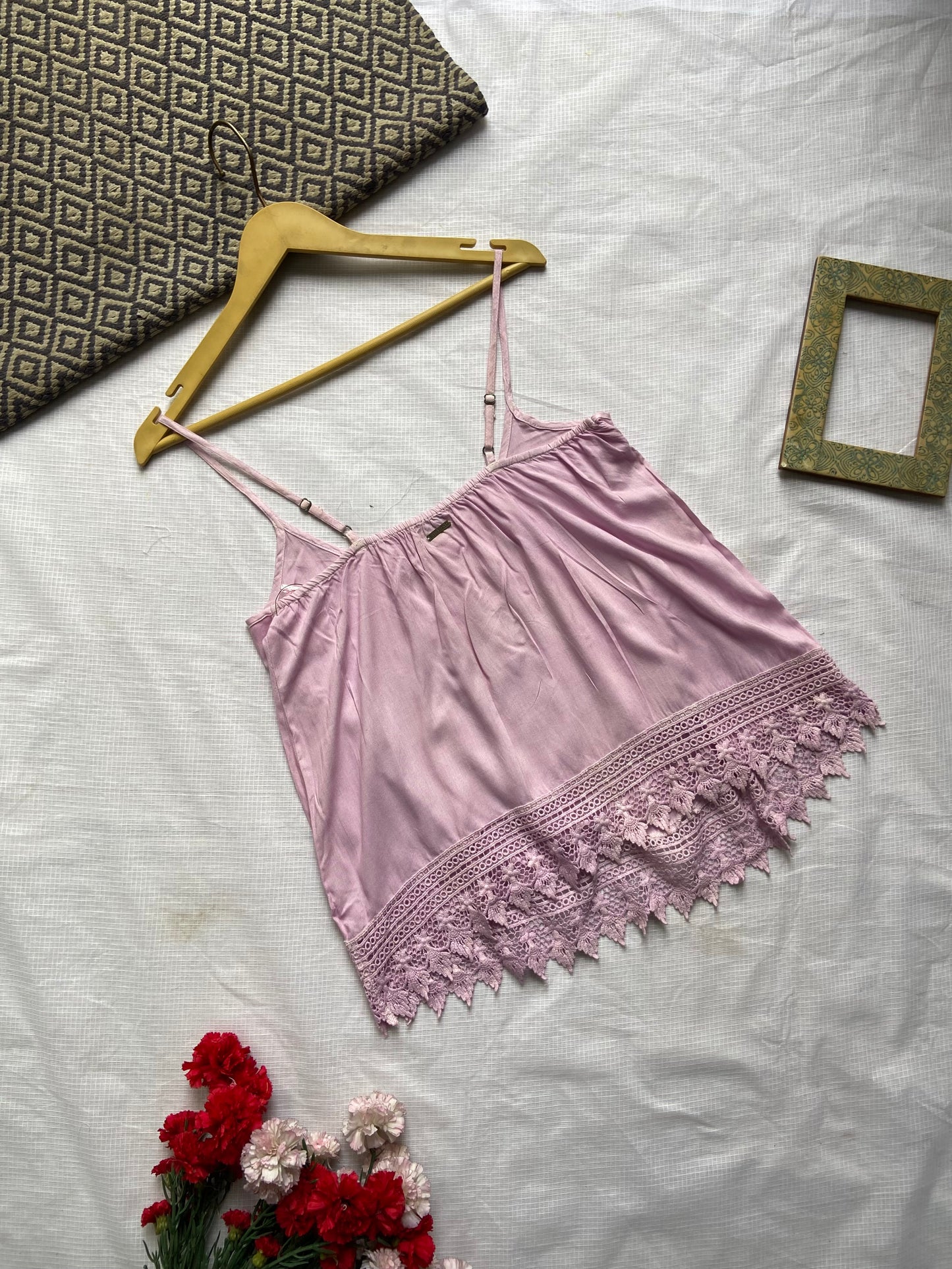 Elegant Lavender Lace Trim Sleeveless Camisole Top