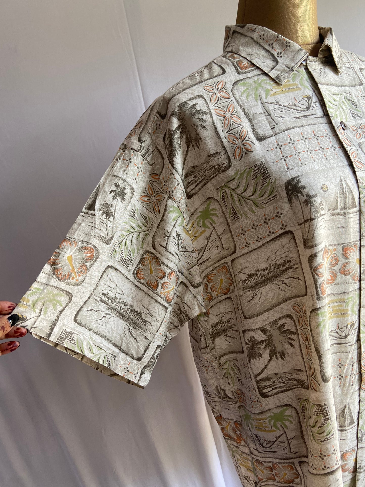 Women's Vintage Hawaiian Print Shirt