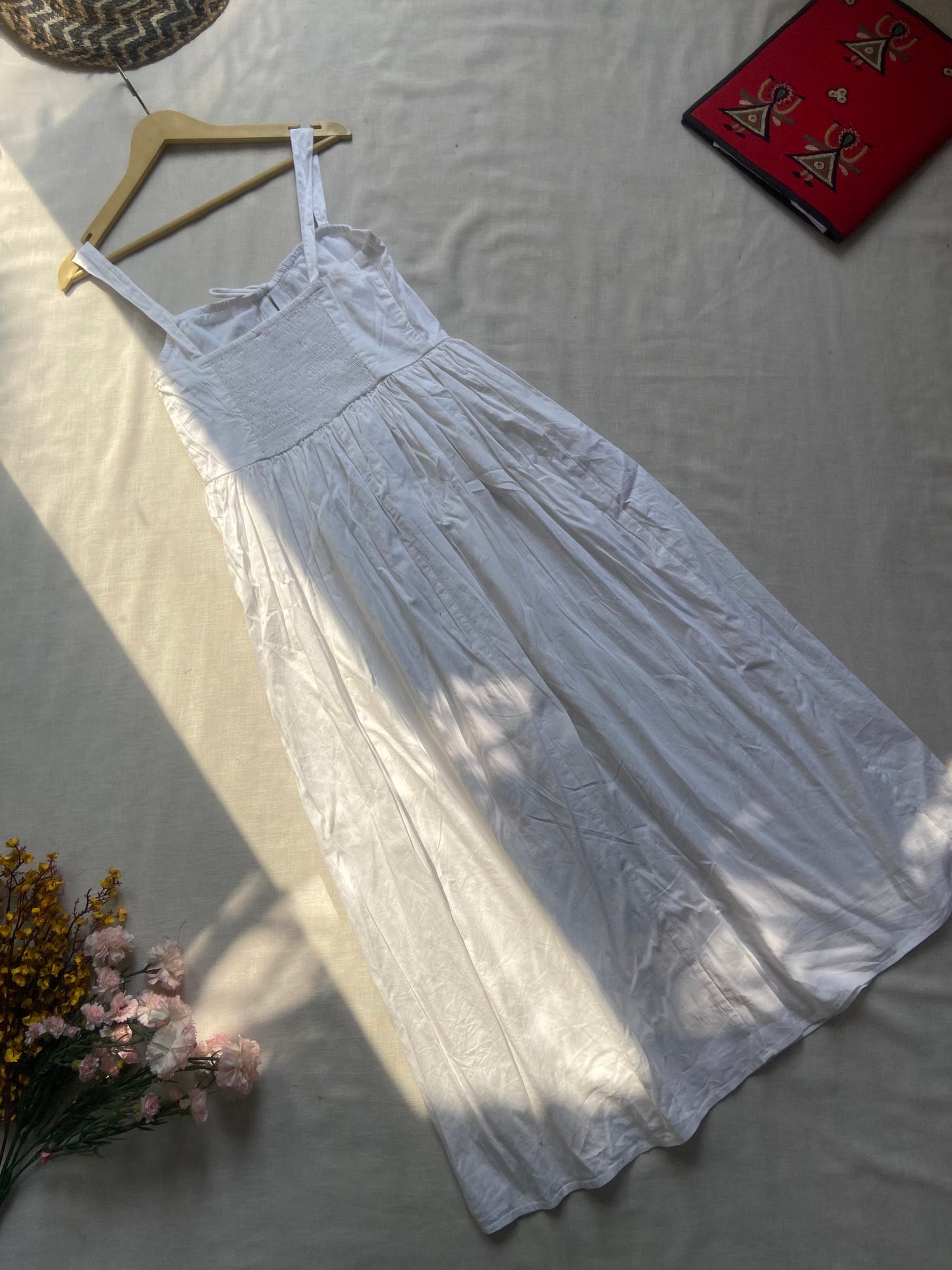 Elegant White Sleeveless Maxi Dress