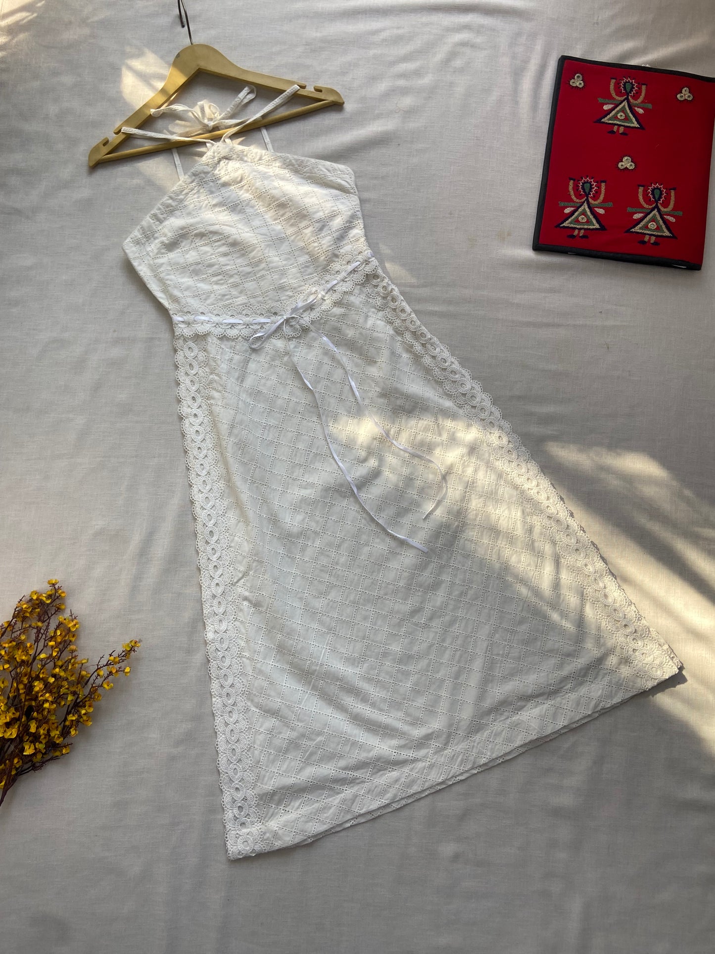 Elegant White Lace Midi Dress with Floral Detailing