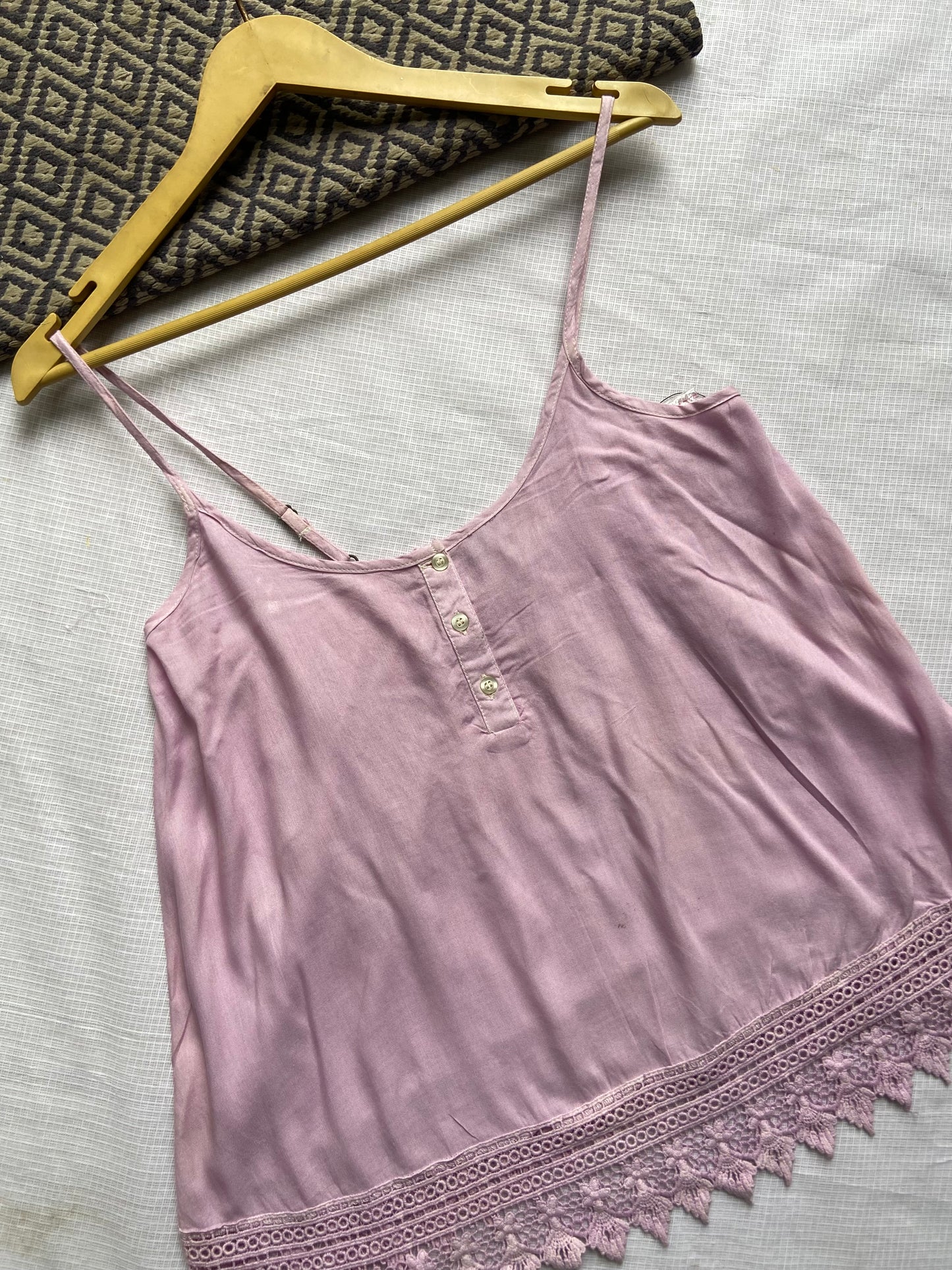 Elegant Lavender Lace Trim Sleeveless Camisole Top