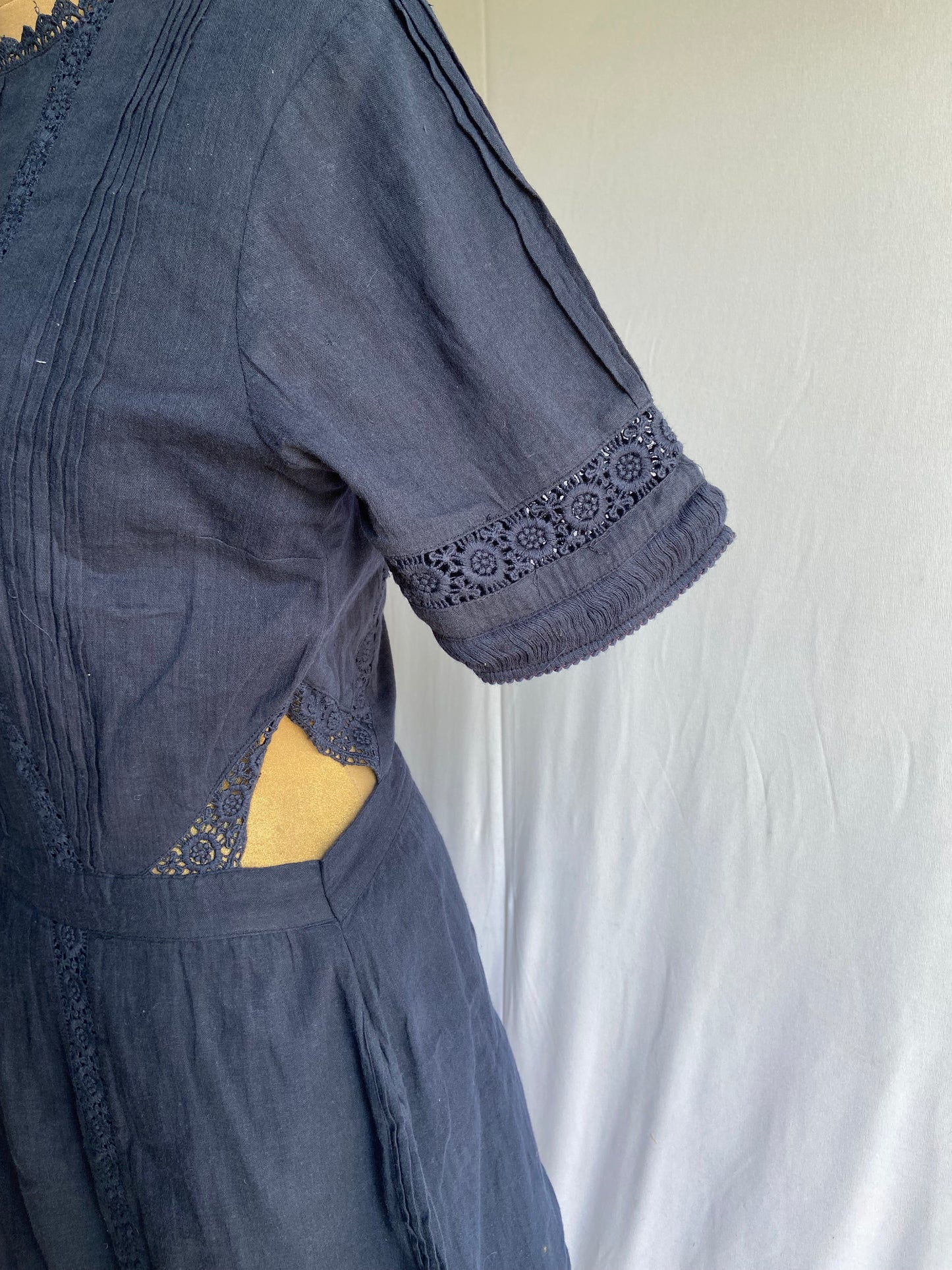 Elegant Navy Blue Lace-Trimmed Short Dress