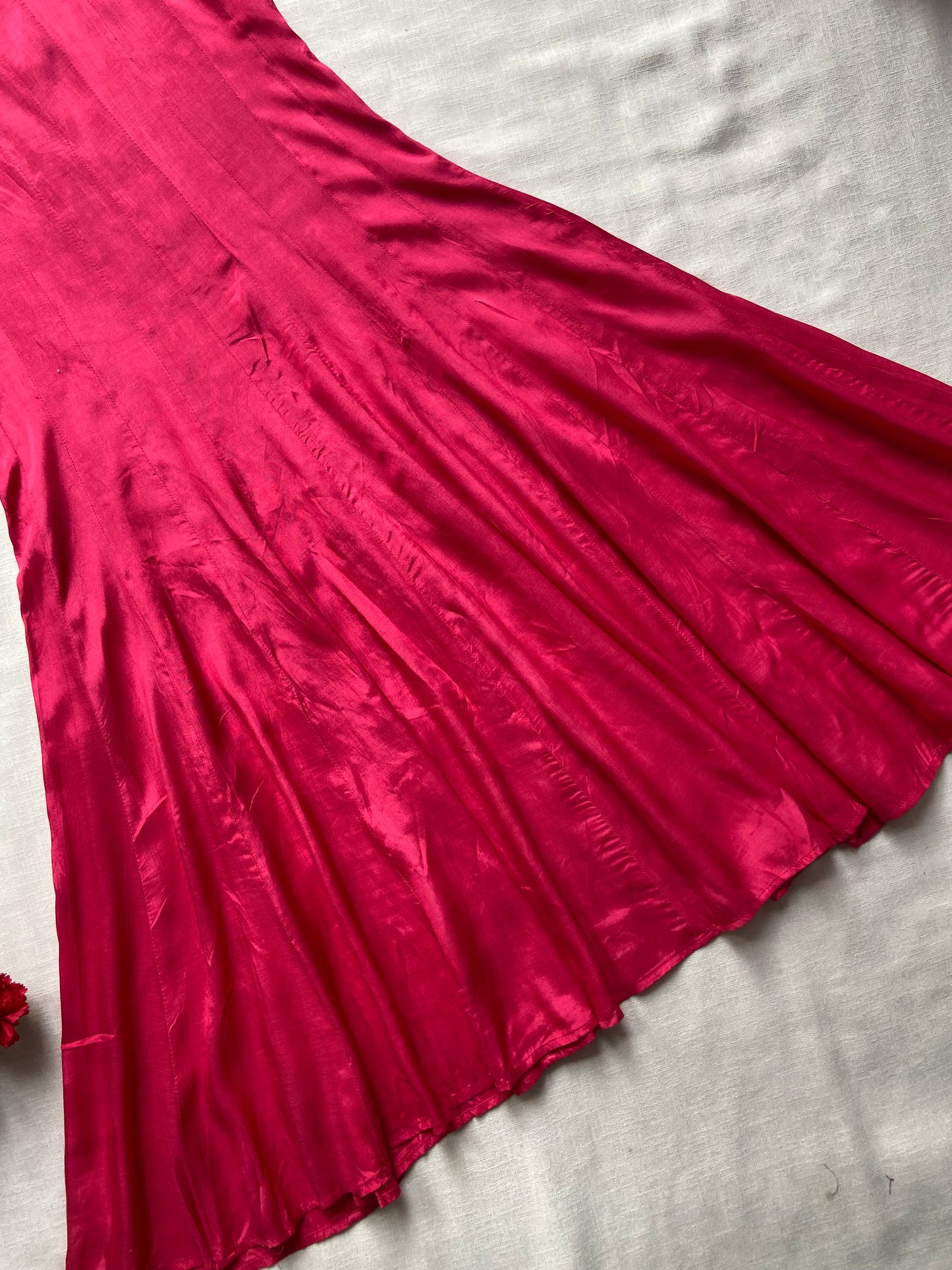 Elegant Fuchsia Sleeveless Flared Dress – Satin Finish