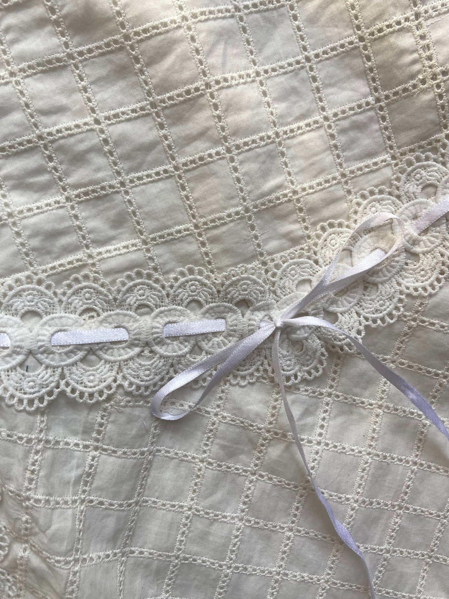 Elegant White Lace Midi Dress with Floral Detailing