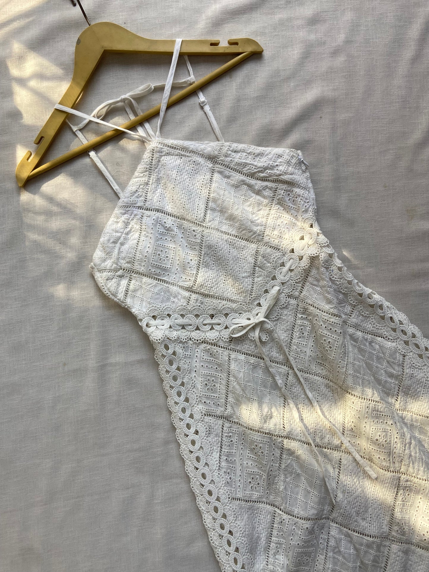 Elegant White Lace Midi Dress with Floral Detailing