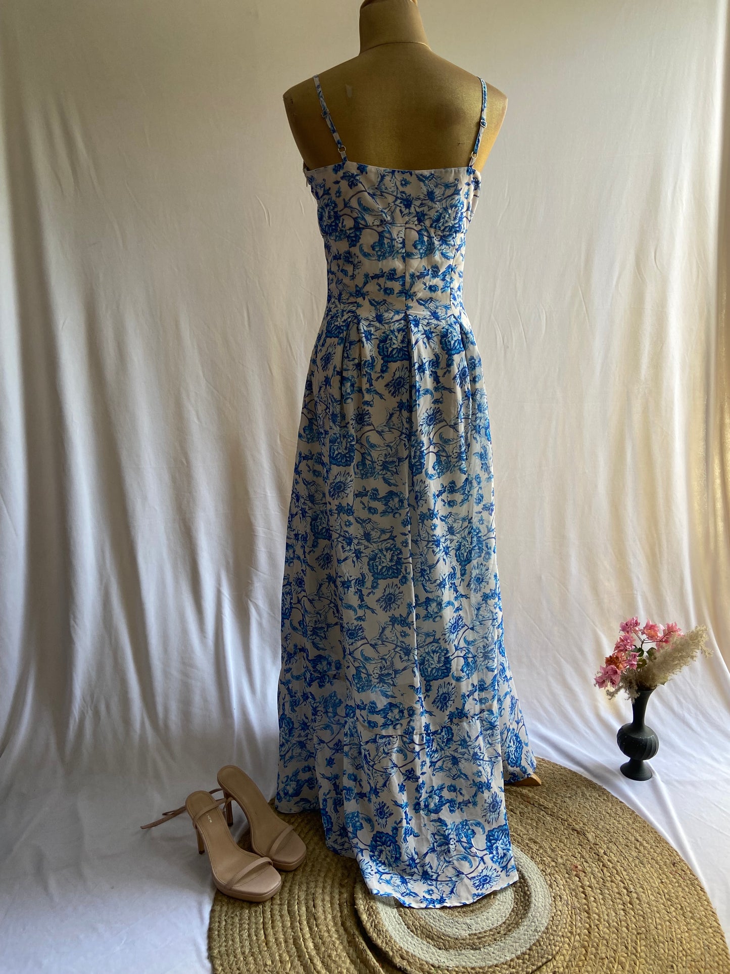 Elegant Blue Floral Print Spaghetti Strap Maxi Dress