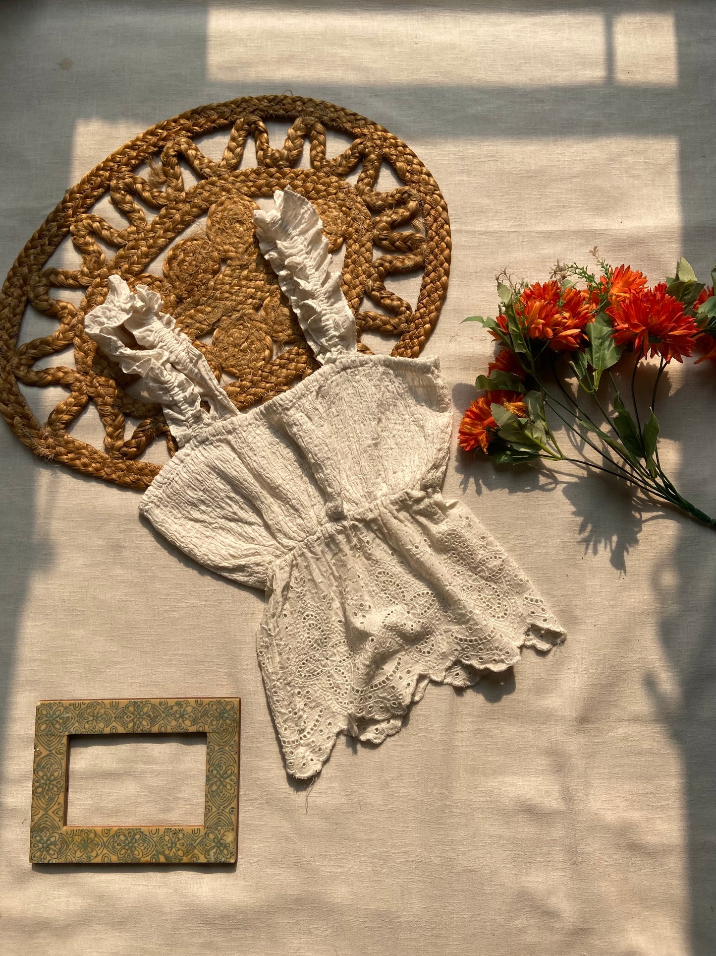 Women’s White Lace Ruffle Strap Peplum Top