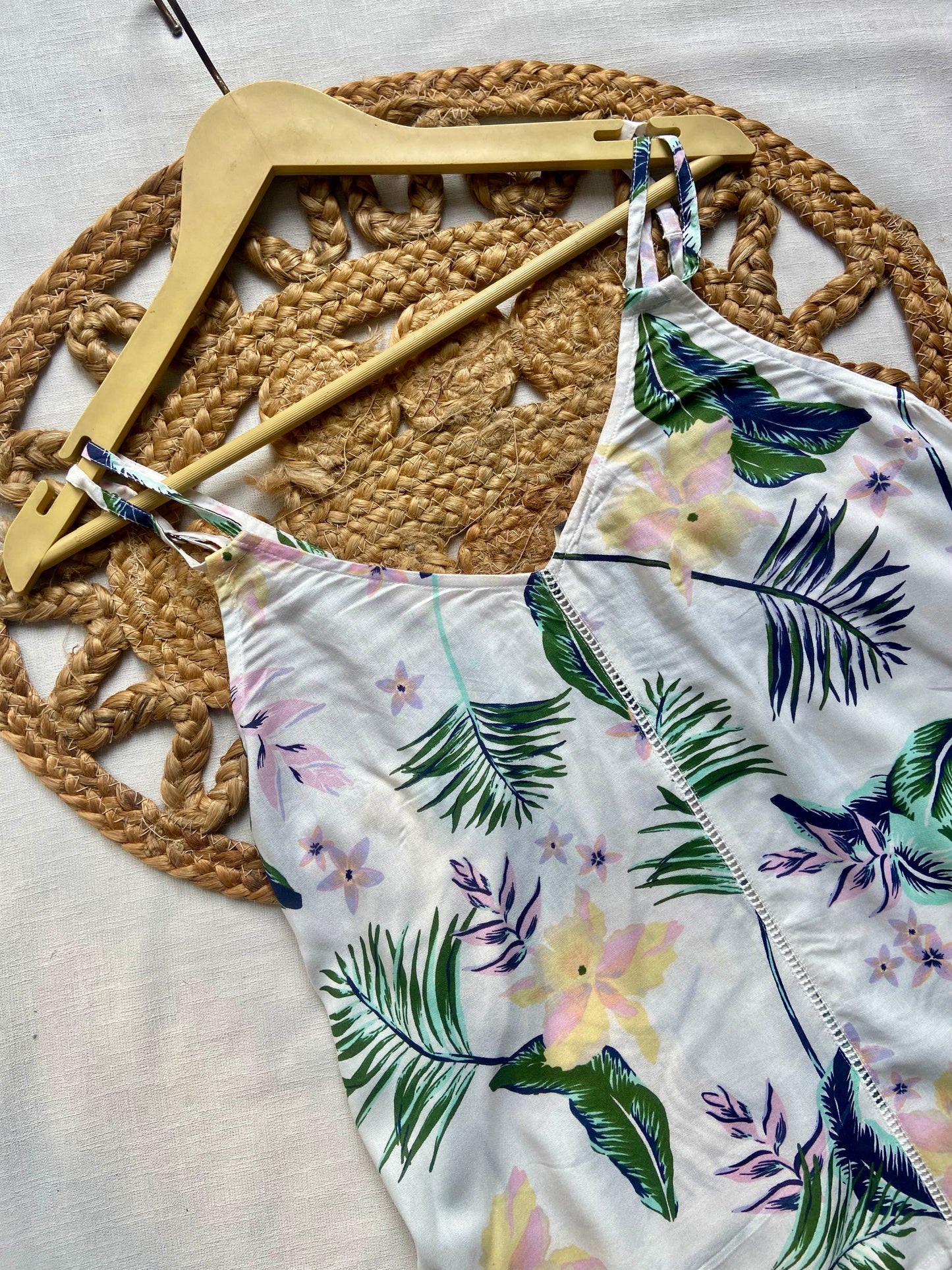 Women’s White Floral Print Sleeveless Top