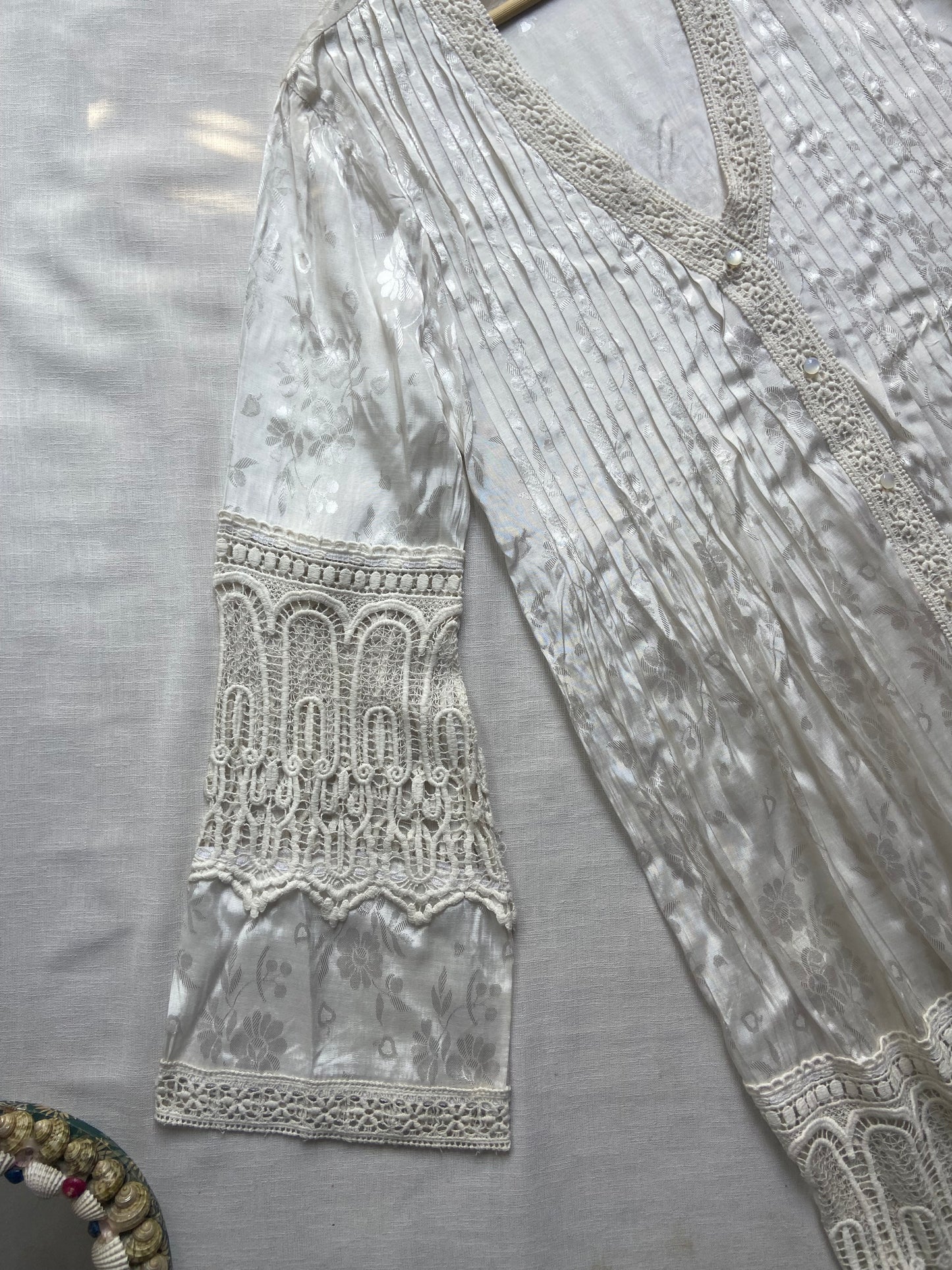 White Floral Embroidered Long Tunic Top