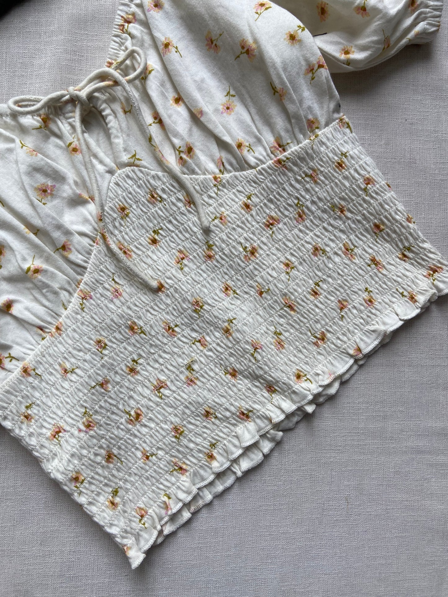 Women's Floral Smocked Crop Top with Puff Sleeves – Summer Casual Chic