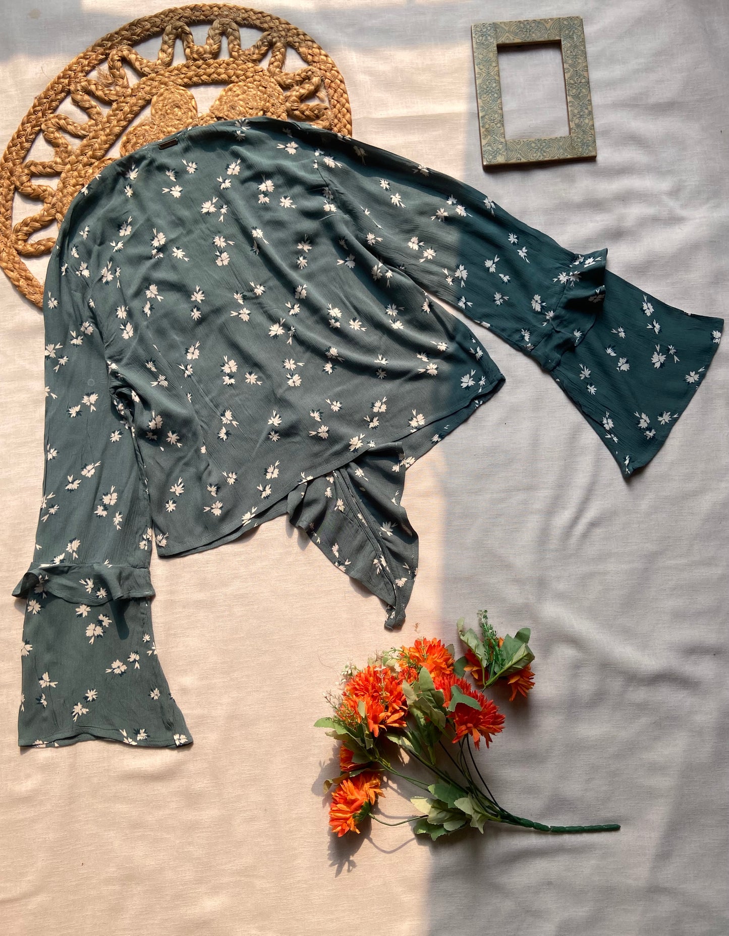 Evergreen Fleur Tie-Front Blous