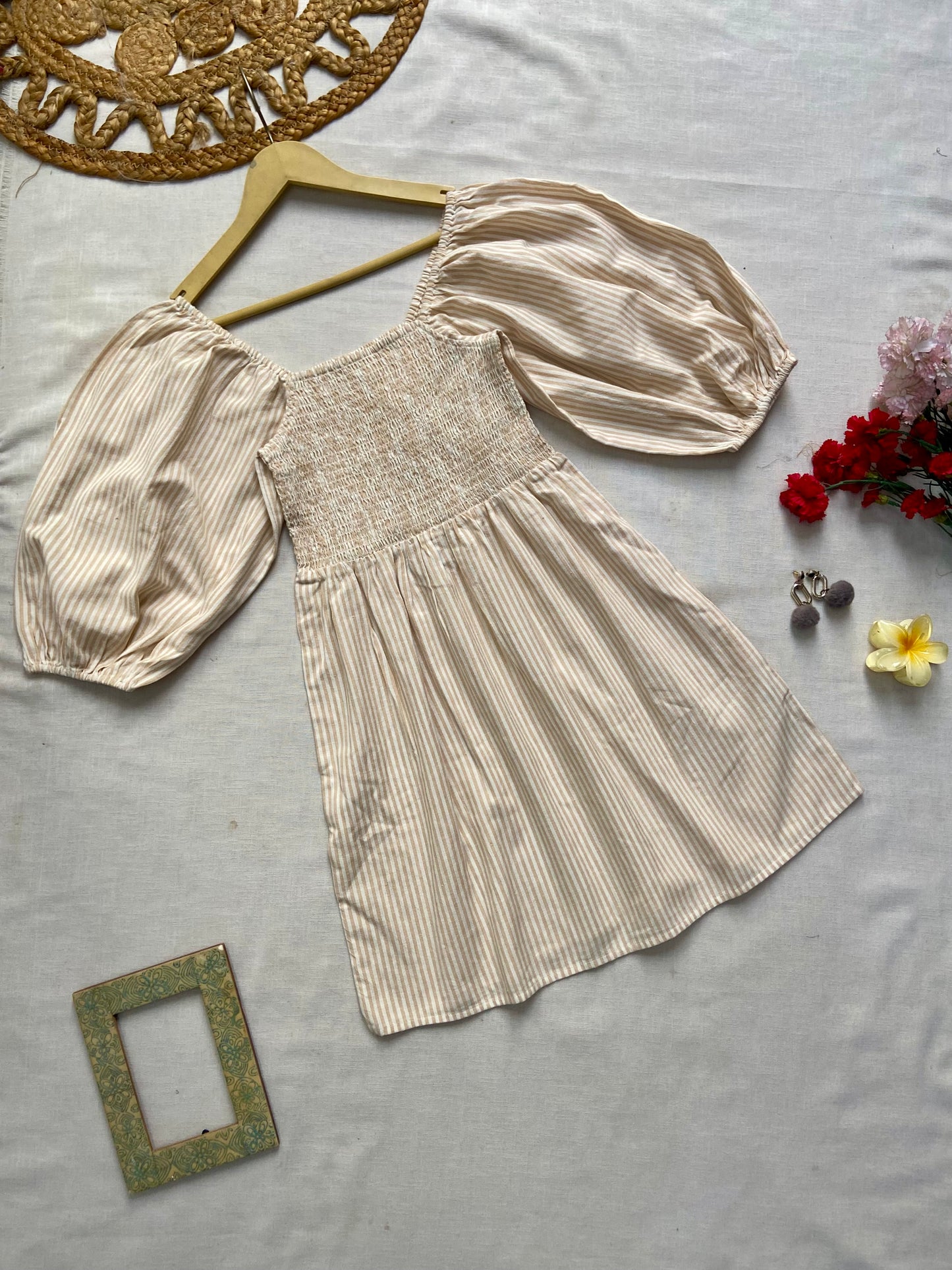 STRIPE PRINT PUFF SLEEEV MINI DRESS